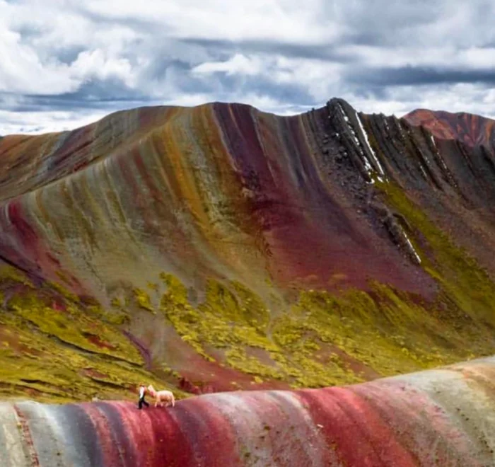 palcoyo rainbow mountain day hike